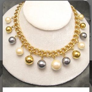 Vintage 90s necklace with thick chains and pearls, gold-tone decoration.